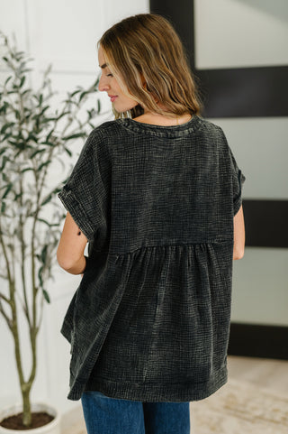 Basic Fade V-Neck Acid Wash Top in Ash Black